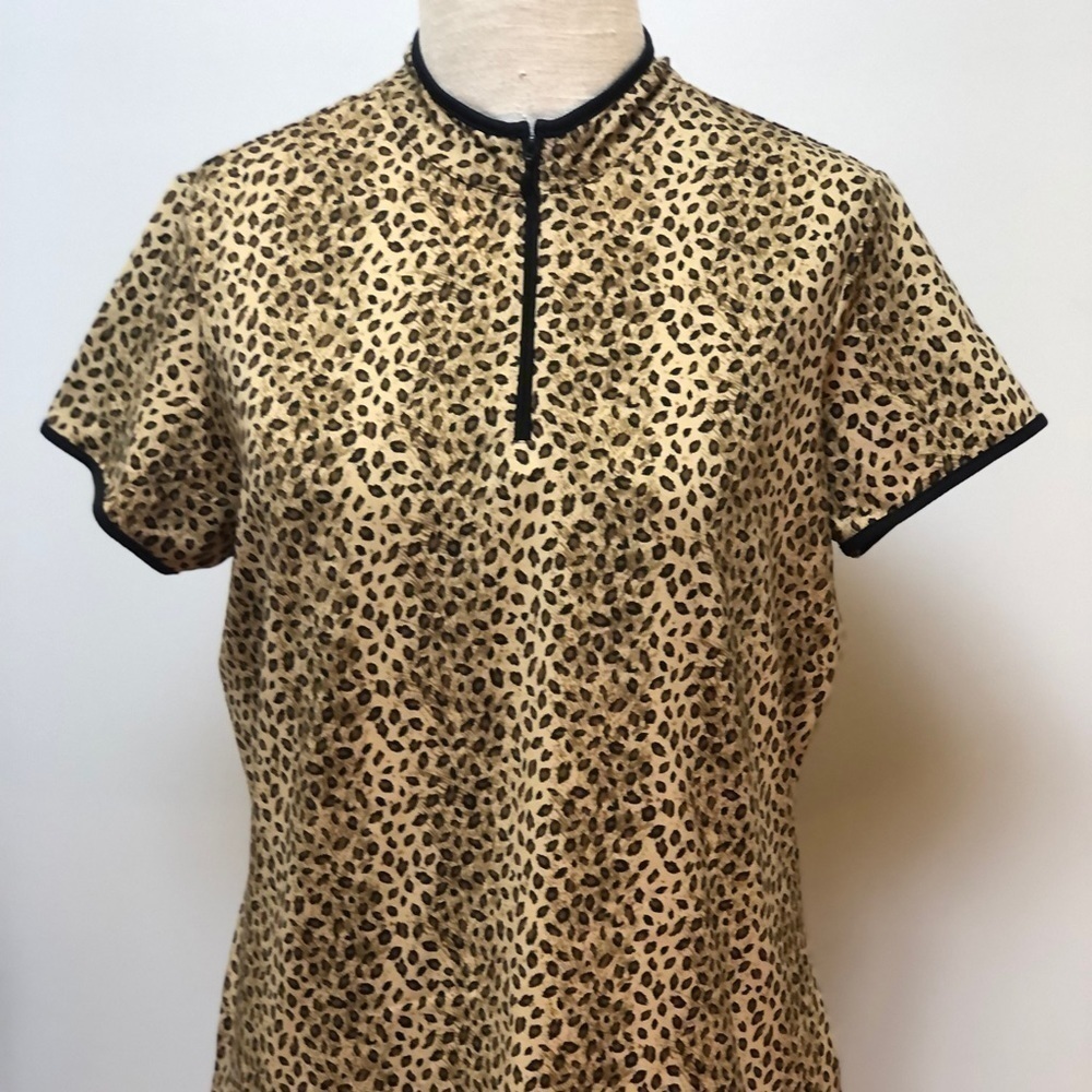 𝅺ep Tour‎ Tech animal print shirt size Medium